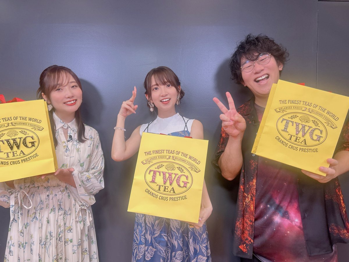 rumirumi_81pro's tweet photo. #オールワークスメイド Abema特番生放送、ありがとうございました🧹✨
3人で笑いっぱなしの1時間でした！！
アニメも折り返し地点。ここから新キャラも増えて新章が始まっていきます🩵
引き続きうちの世界一可愛いメイドのメロディをよろしくお願いしますね！
もちろん、ルシアナとレクトも！笑 https://t.co/iiHZpHd3CD