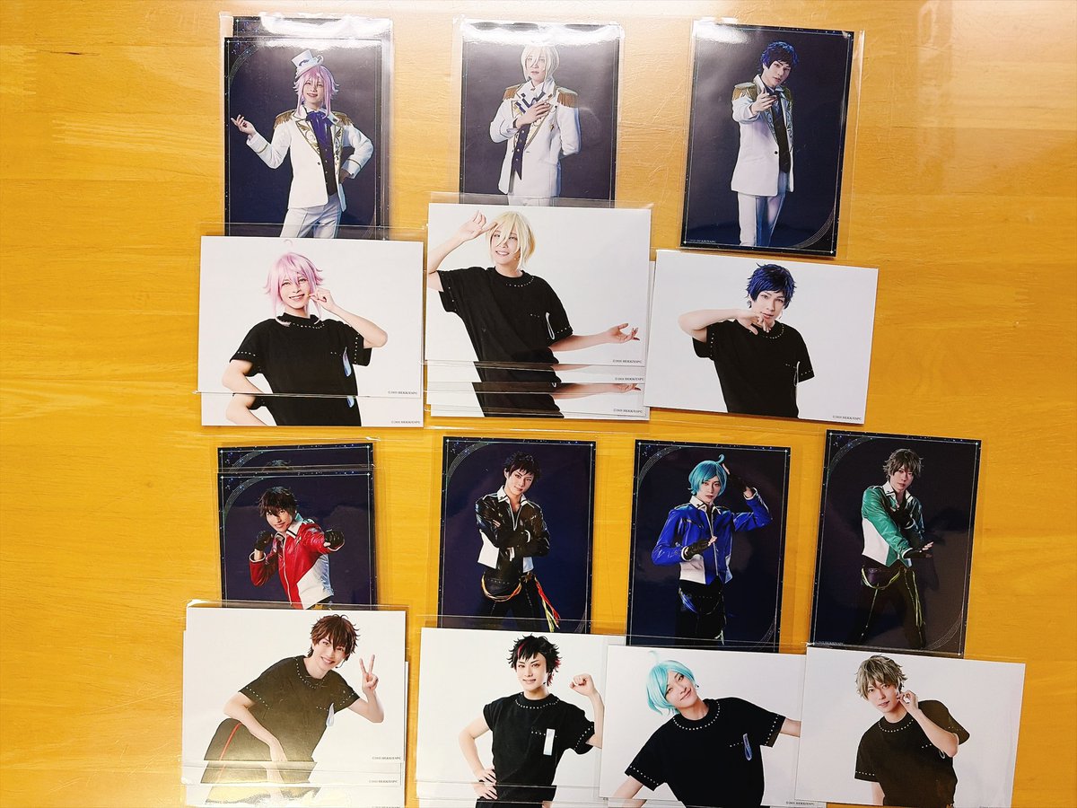 yu38no's tweet photo. あんステ 交換 ブロマイド クリアカード

クリカ
英智2、桃李3、渉、弓弦、鉄虎2、千秋2、翠、斑2

ランブロ
英智横4縦1、桃李縦2横2、弓弦縦横1、鉄虎縦1 横3、千秋縦2 横3、翠縦横1、奏汰縦1 横2

求→両方日和、ジュン、ランブロ茨、凪砂、定価＋送料

梅田手渡し、郵送、神戸15、16夜希望です。 https://t.co/tg9LAd4LOO