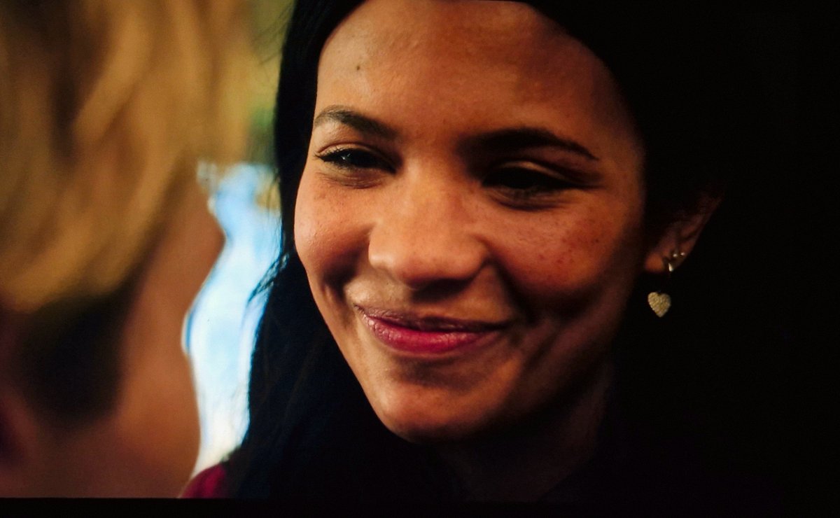 gilliesbalfe's tweet photo. "but then i met you and... everything changed. you changed me." - jackie (s3e4)
okay seriously though... why did this moment feel like it wasn't just cole and jackie but nikki and noah too i'm actually crying this is sooo beautiful 😭❤
#mylifewiththewalterboys #jackiecole https://t.co/vaxJxVWChr
