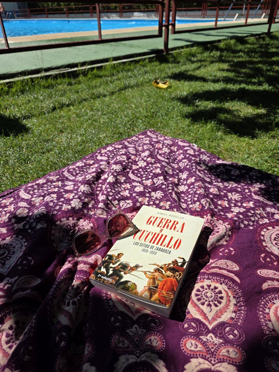 Tamy_MB's tweet photo. Leyendo #GuerraYCuchillo como @DanielAquillue hubiese querido. Gracias al Ayuntamiento de Torrijo de la Cañada por la ambientación. https://t.co/dc8HXfYojr