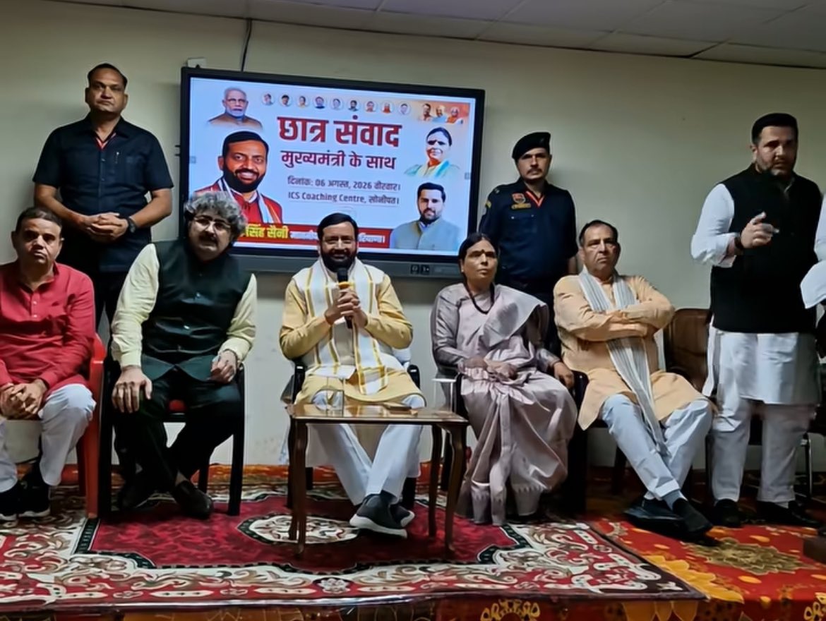 JaideepGathwala's tweet photo. इस कार्ल मार्क्स और इसकी वाइफ़ ने पढ़ाई के नाम पर पूरे हरियाणा के बच्चों को लूटने के लिए हरेक नगर-शहर में अड्डे खोल रखे हैं। हरियाणा में पाँच साल में एक बार कोई भर्ती पूरी होती है पर ये चू तक नहीं करता। 
नीट के लिए इसने अपना थोबड़ा खोला था। लेकिन आदमी अपनी फ़ितरत कहाँ छोड़ता है । https://t.co/pz8DFc0coP