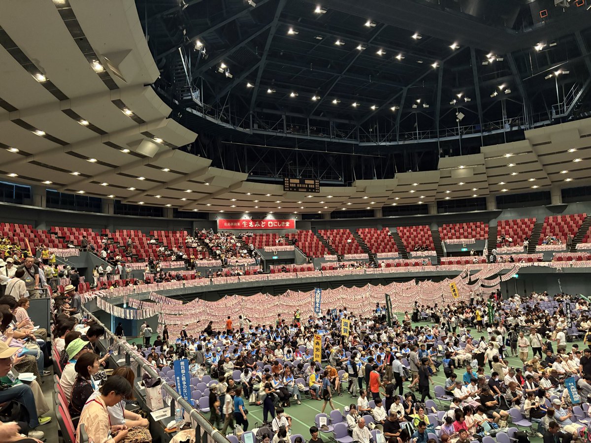 happy_k227's tweet photo. #原水爆禁止2026年世界大会 の閉会総会の会場には、たくさんのペナント。
暑い中、全日程を終了しました！

学んだことを十勝に持ち帰ります！

#広島 https://t.co/XIiDl0QM18