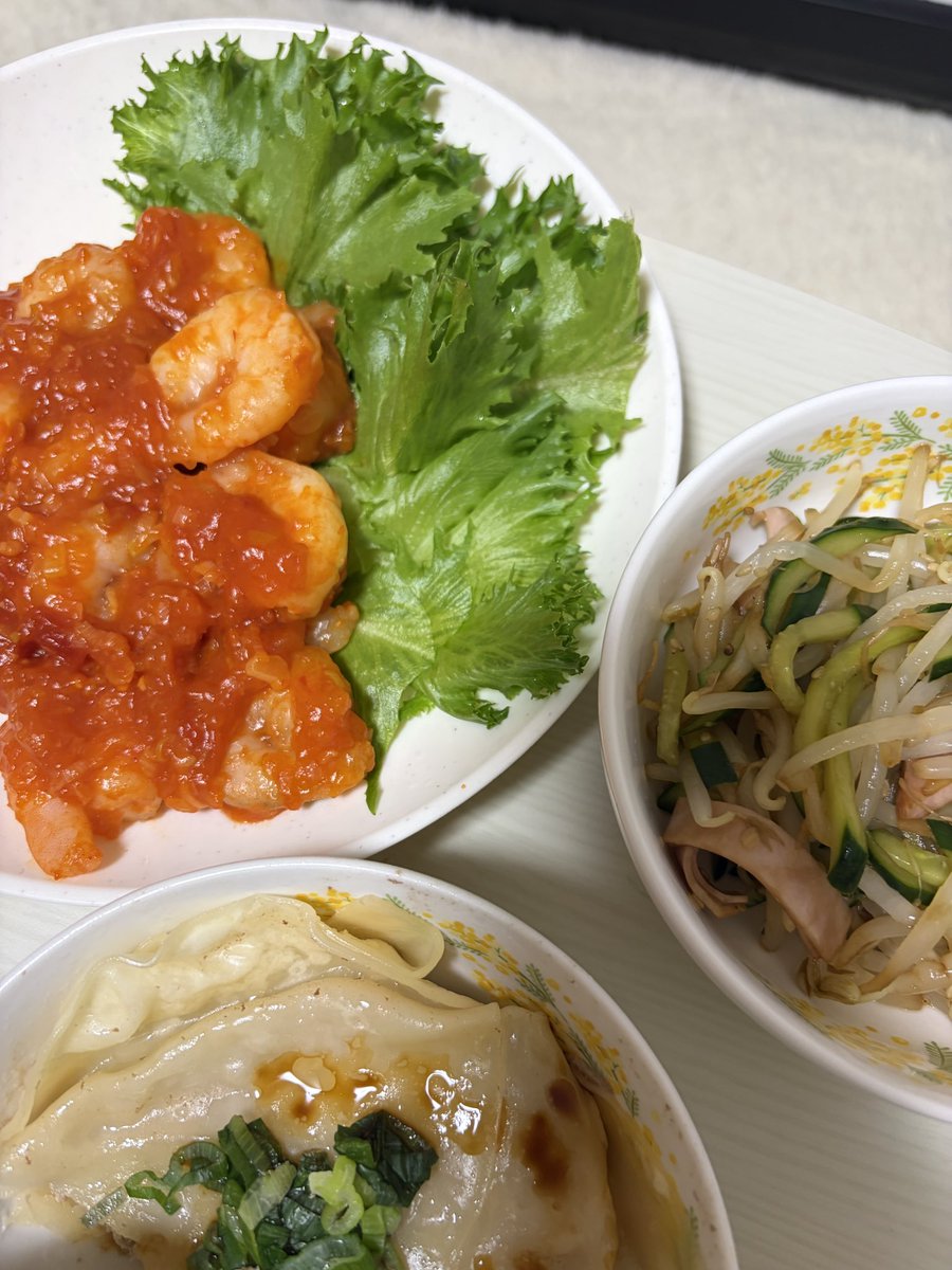 h034680's tweet photo. 学校おわり、夜ご飯を作るHP100の日(1.2枚目)とHP0の日(3枚目)

一人暮らし4年目にして親の偉大さを再認識する今日この頃でございます。 https://t.co/YRWQ3u4lZw