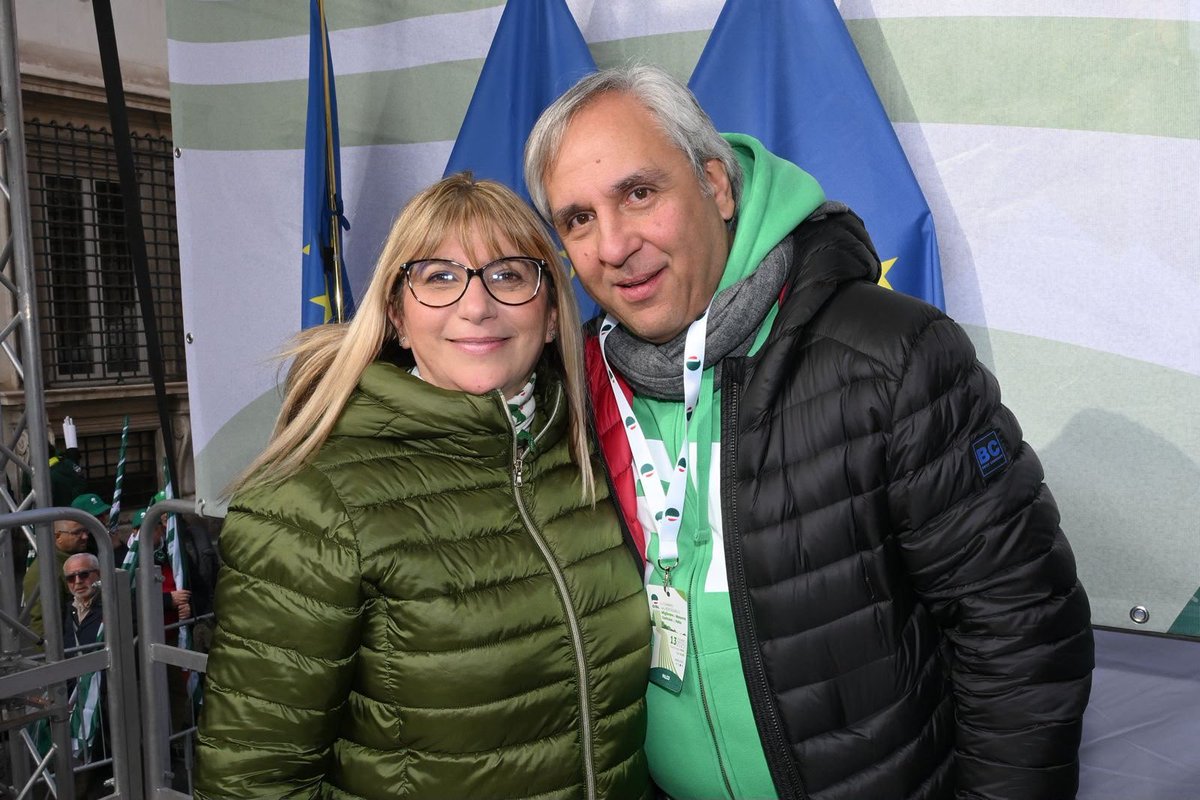 CislNazionale's tweet photo. Sottoscritto definitivamente oggi all’A.R.a.N. il CCNL Funzioni Centrali 2025/2027. #DanielaFumarola: «Un traguardo particolarmente importante e significativo per la CISL e la CISL FP dal momento che senza la firma del contratto precedente, fortemente voluto dalla nostra Organizzazione, oggi i lavoratori e le lavoratrici del settore sarebbero ancora in attesa di due rinnovi. Il contratto che interessa una platea di circa 200.000 unità di personale che opera nei Ministeri, nelle Agenzie Fiscali, negli Epne e nelle restanti amministrazioni centrali è frutto della concretezza e del senso di responsabilità con la quale la CISL ha sempre affrontato il tavolo negoziale, convinta com’è che questo sia l’unico strumento per la tutela dei salari e il recupero del potere d’acquisto».

👉Leggi il comunicato integrale https://t.co/bLk2b8rbmH

#Cisl #CislFp #Contratto #PA #FunzioniCentrali #Salari #Lavoro #Diritti