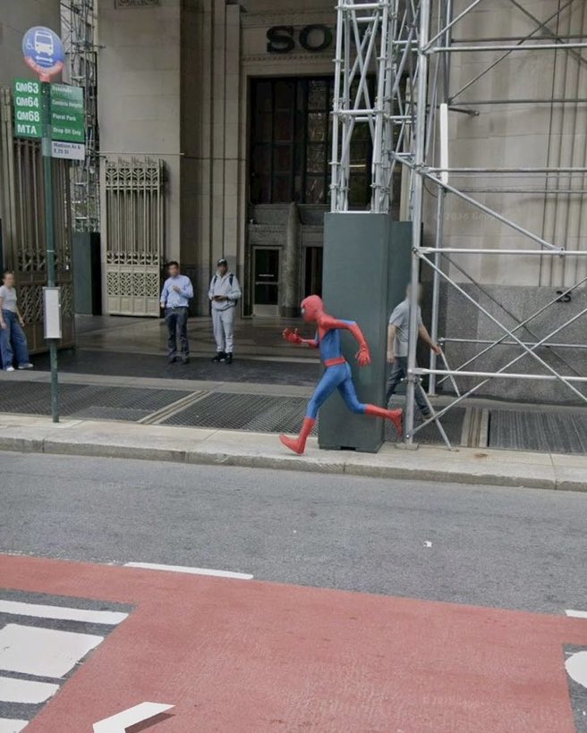 Kulturlesite_'s tweet photo. 🚨🕷️ INSOLITE 

SPIDER-MAN peut être aperçu dans différents endroits de NEW-YORK sur GOOGLE MAPS !! https://t.co/SYUMV5JgMt