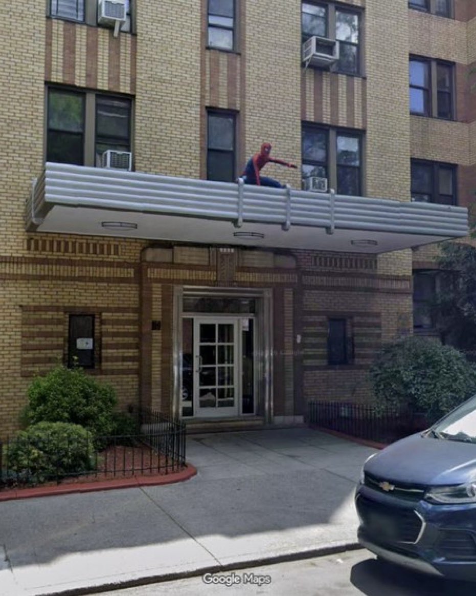 Kulturlesite_'s tweet photo. 🚨🕷️ INSOLITE 

SPIDER-MAN peut être aperçu dans différents endroits de NEW-YORK sur GOOGLE MAPS !! https://t.co/SYUMV5JgMt