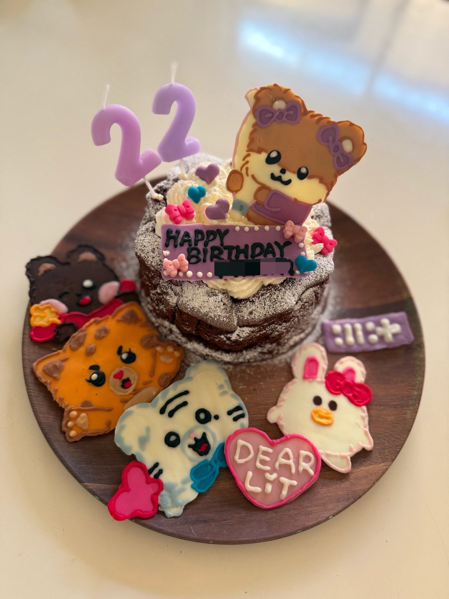 mok__ill's tweet photo. 昨日で22歳！お母さんが作ってくれたケーキかわいい♡ https://t.co/ZcLdhO93rV