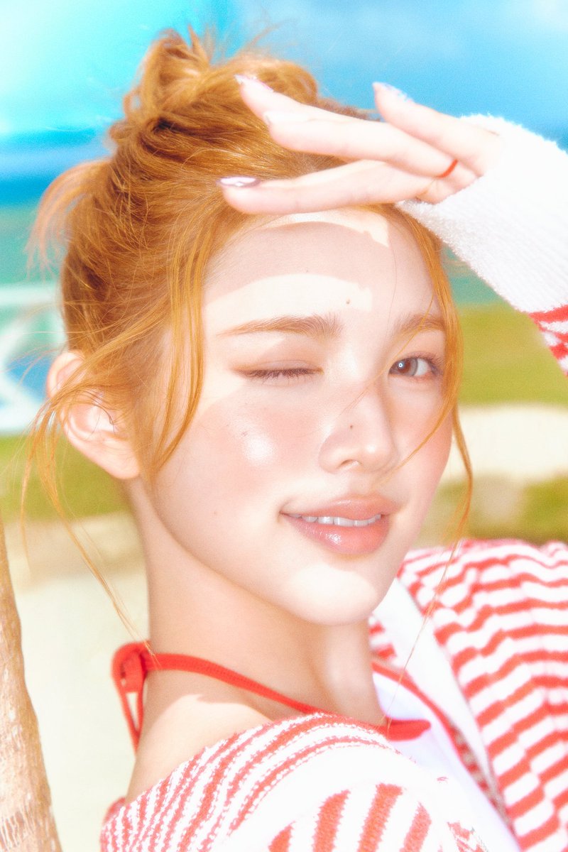 noyhuna's tweet photo. 너무 덥다 ( ☀️ ) summer feels so different when the lemon-sun replaces the real sun, but never mind, I will shade this supa dupa hot phenomenon with my presence >__O https://t.co/vquzYFcEX8