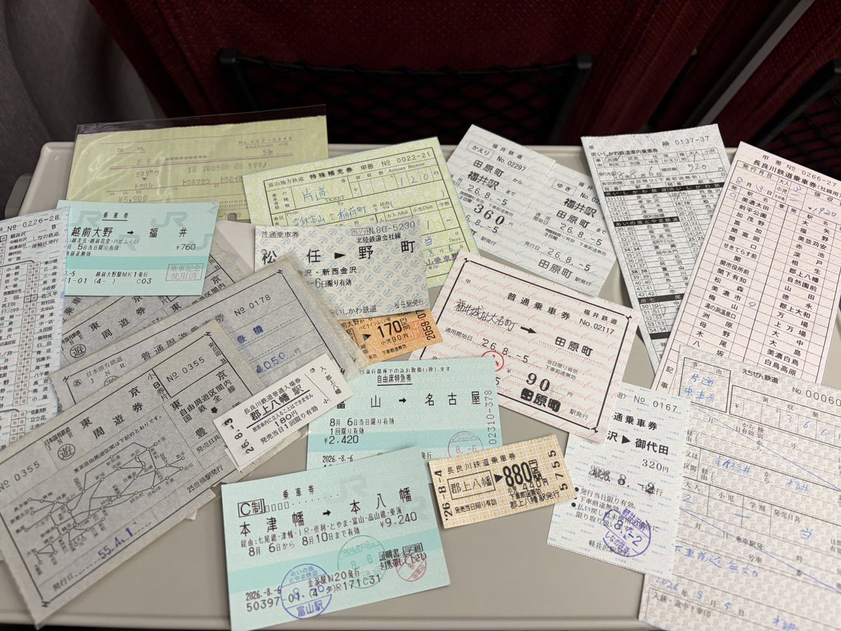 transfer_Rna's tweet photo. 帰りの在来特急で旅の収穫を眺める・・・

北陸方面はまだまだ面白いですね https://t.co/XXrZLBT5o2