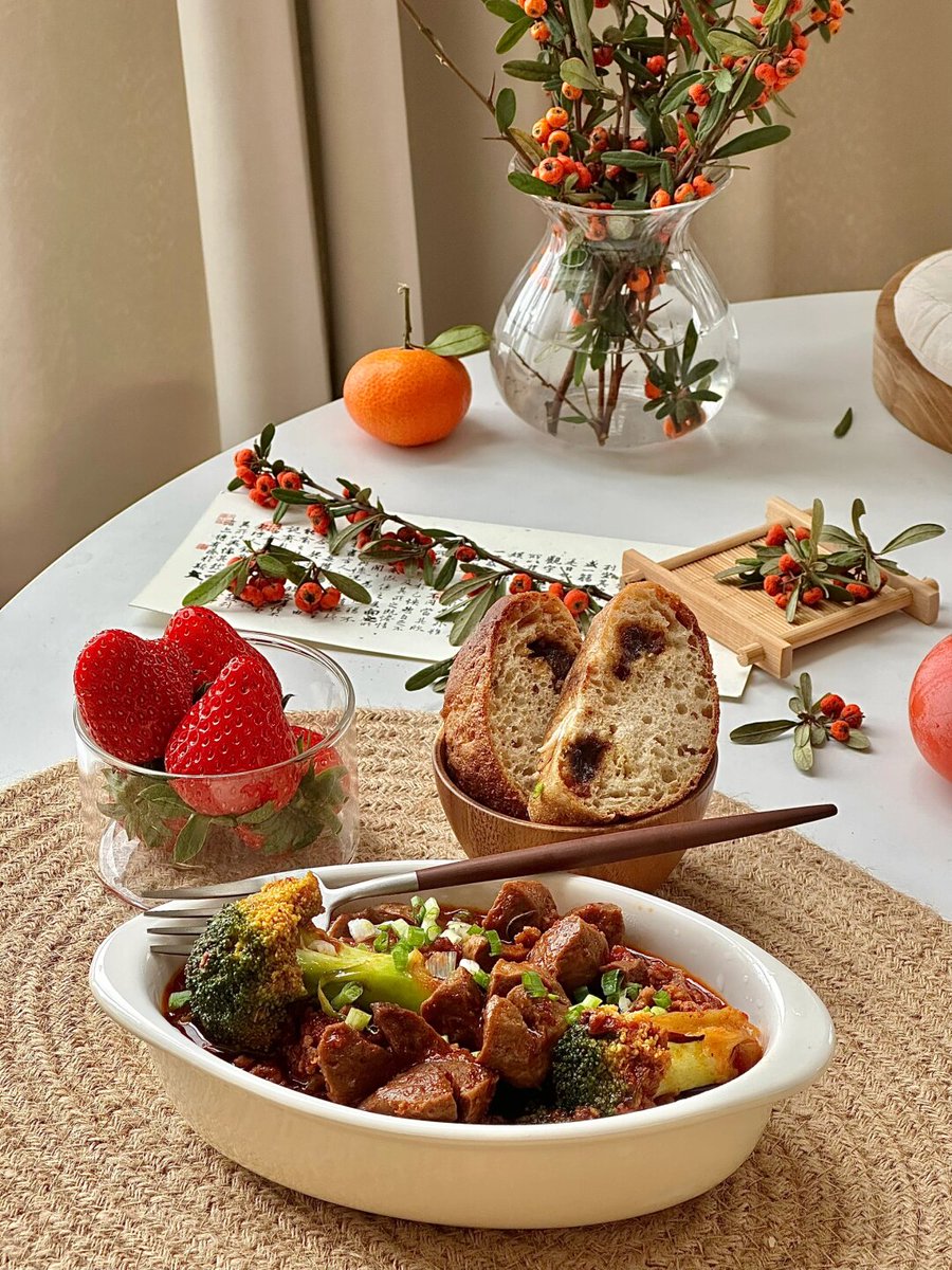 EleasePolebf3o's tweet photo. Just had the coziest weekday lunch—warm tomato soup with crispy garlic toast on the side! Nothing beats simple comfort food after a busy morning https://t.co/yRF1ngprVZ