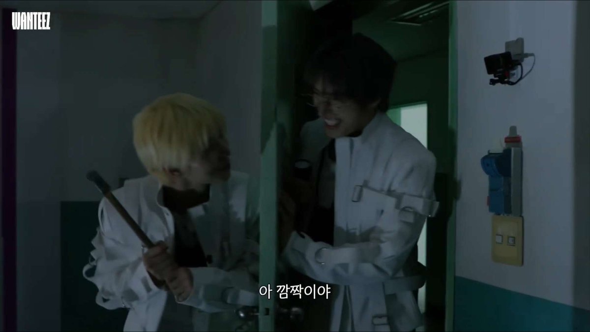 QCr5_NFrg's tweet photo. 아 개웃겨 솜여 둘이 걍 놀러 왔음ㅋㅋㅋㅋㅋ
려땅이는 망치 획득해서 예고편 따고 있고 믱기는 려땅이 심심할까봐 놀래키러 옴ㅋㅋㅋㅋㅋ https://t.co/EKs3pdh2mM