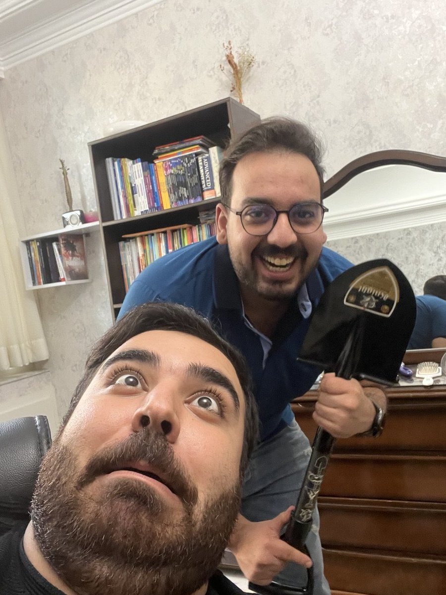 its_30na's tweet photo. @matin_spl به این دو بزرگوار میگم بیان کمکت مهندس. https://t.co/A3fE1Nujd7