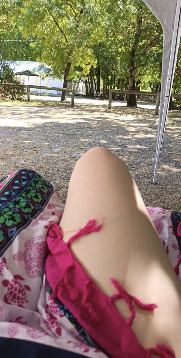 blanche25717's tweet photo. J’ai pas envie de retourner travailler cet aprèm 👀 https://t.co/4j1bv9caUr