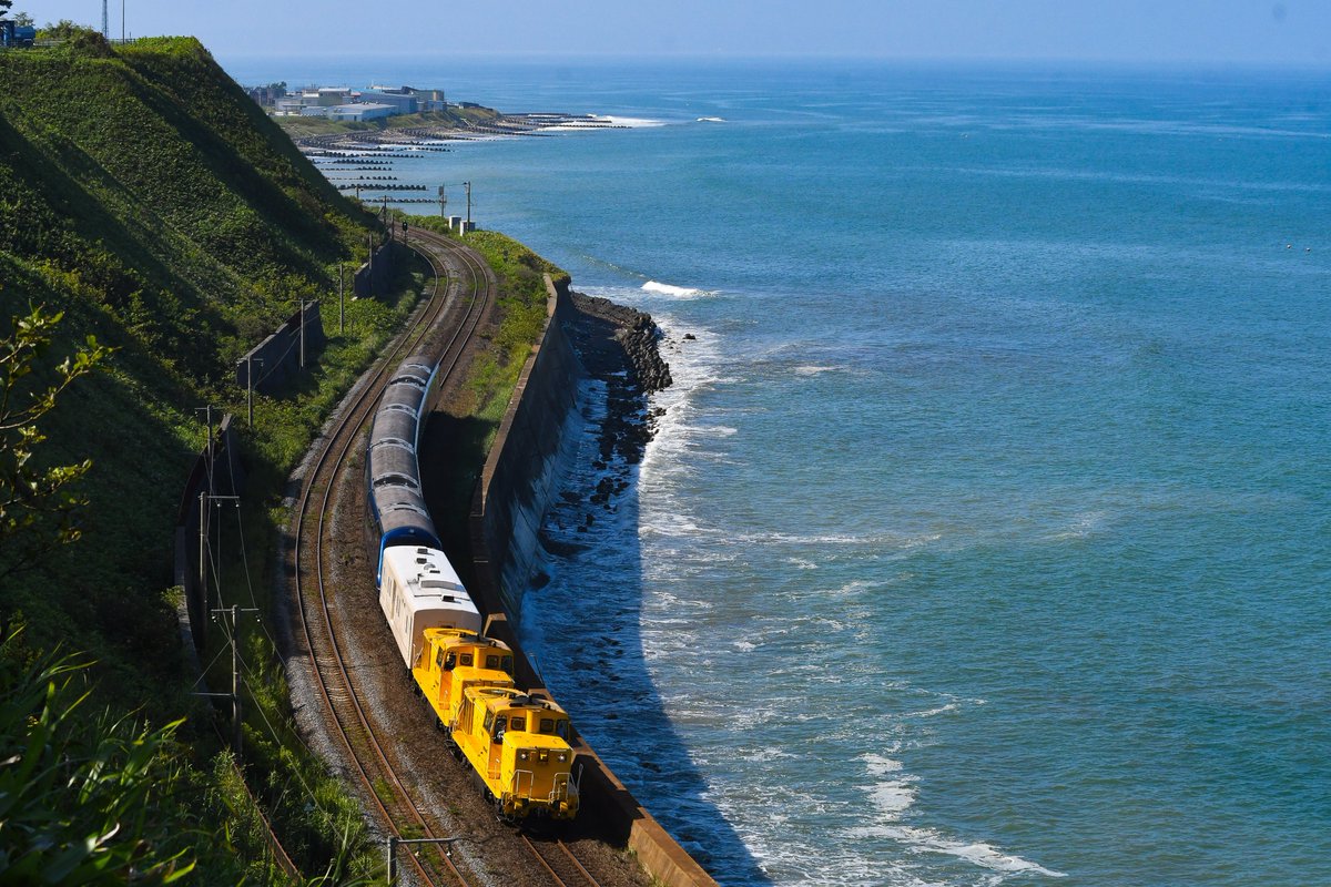 Perden373's tweet photo. THE ROYAL EXPRESS HOKKAIDO CRUISE
海道・道南の旅
北海道の魅力を味わい尽くす特別なひととき
ロイヤルエクスプレスラストイヤーにして初の函館行きの設定
函館本線らしく噴火湾沿いと大沼国定公園小沼の2ヶ所で記録🌊🌳 https://t.co/WYlqBmcD0U