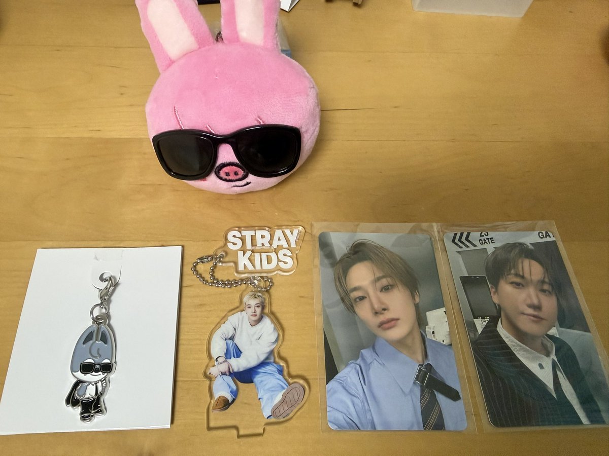 lva_lr23's tweet photo. Stray Kids スキズ RUN IT JAPAN ランダム　グッズ トレカ 購入特典 交換
バンチャン.リノ.チャンビン.ヒョンジン.ハン.フィリックス.スンミン.アイエン

譲）画像1.2枚目

求）画像3枚目

大阪9/19.9/20手渡しまたは郵送📮
お気軽にお声がけください★ https://t.co/Z2qXHBL9Tq