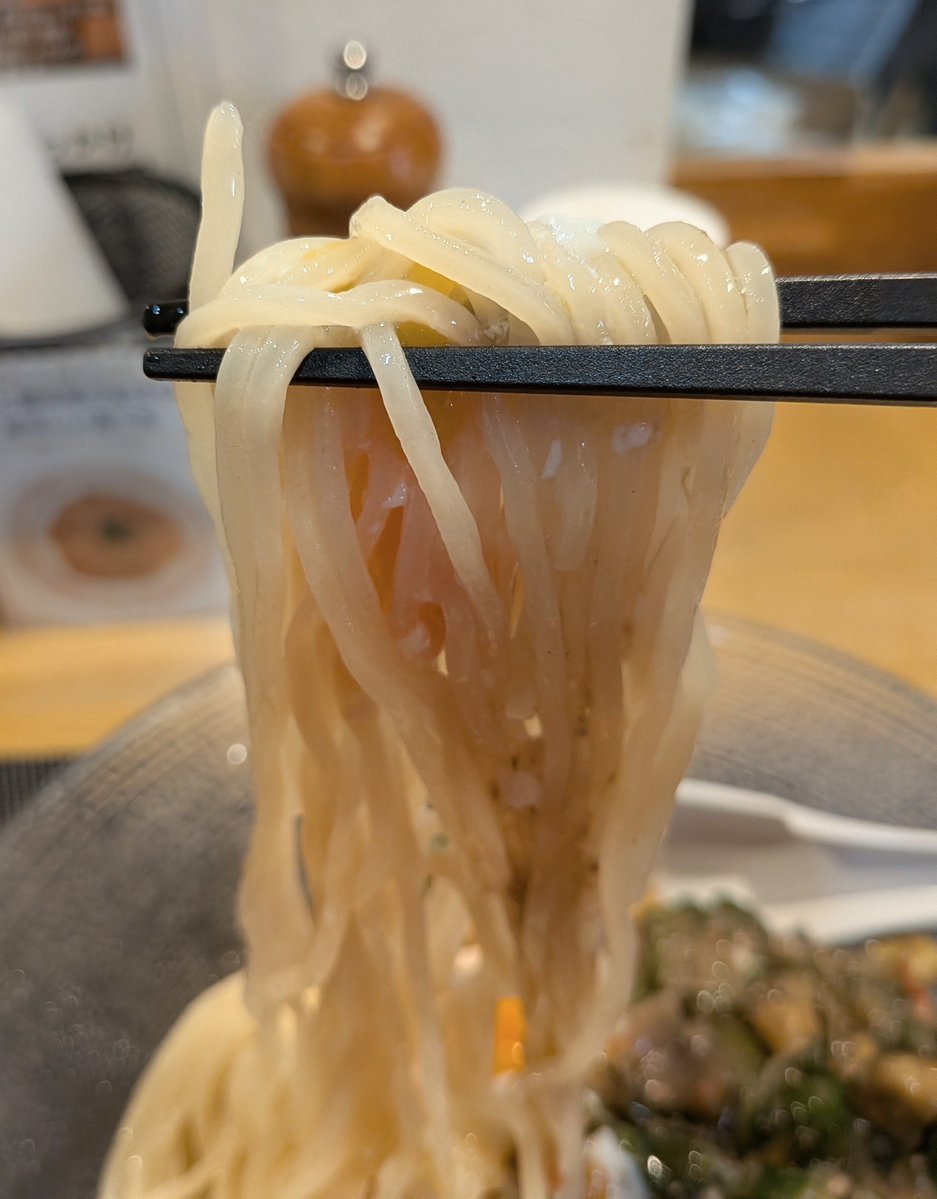 soysaltymiso's tweet photo. Ramen＆BistroCrabClub
蟹入り山形だしの冷製ぶっかけ1200
山形だしには茄子、胡瓜、茗荷、おくら、めかぶ等が入ってネバツルトロの飲める食感😋紅ずわい蟹や蟹味噌󠄀がいいね😋めんつうは220gのプリプリ麺😋温玉もマイルド😋暑いこの時期にぴったり😋
8月限定🍜
美味い‼️💯💯💯😋
＠根津
’26  315杯目 https://t.co/r8H6AWy5Kl