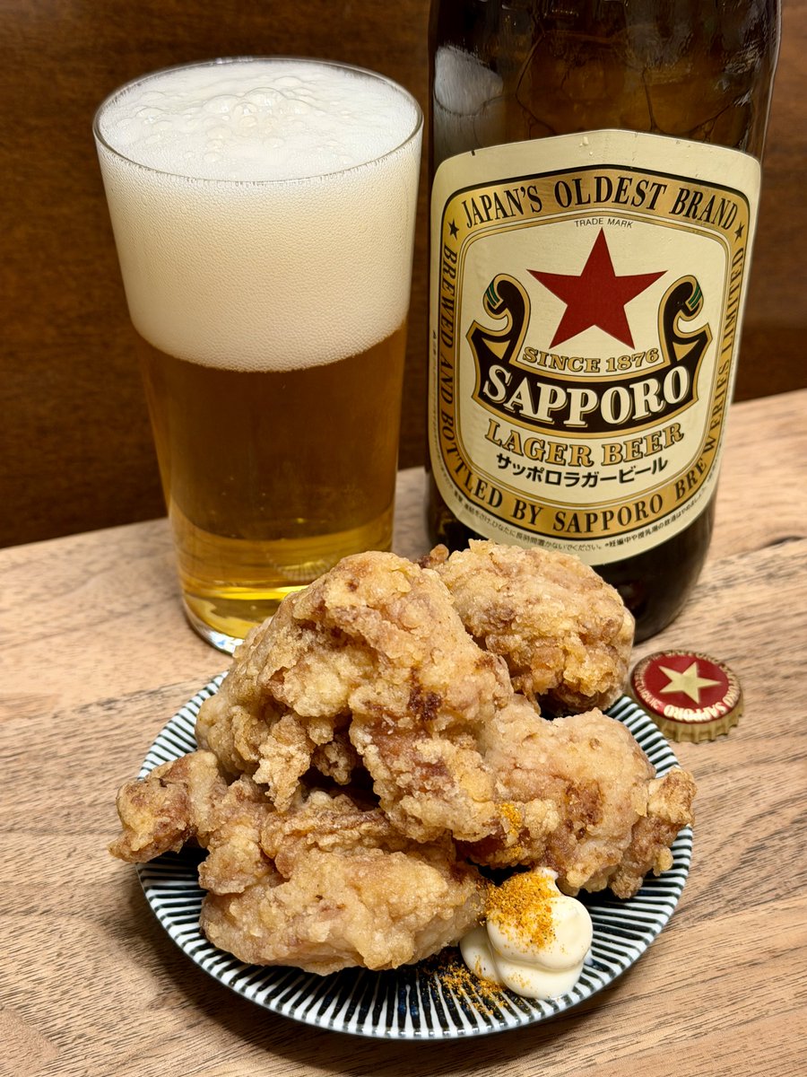 peliyayaya's tweet photo. 赤星に鶏の唐揚げで🍻✨ https://t.co/vcG2MxUcM7