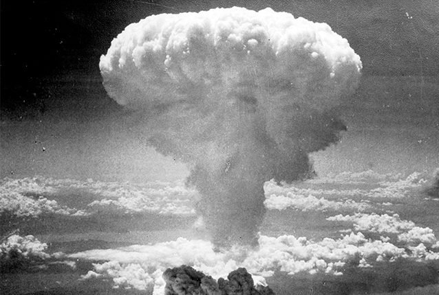 universidad_uci's tweet photo. ☢️ Recordamos #hoy el lanzamiento de la bomba nuclear en #Hiroshima en 1945. Miles de vidas se apagaron de inmediato y los efectos de la radioactividad aún persisten.
La memoria nos convoca a luchar por un mundo libre de armas nucleares. 🕊
#TenemosMemoria @CubaMES https://t.co/YFeWK0VftB