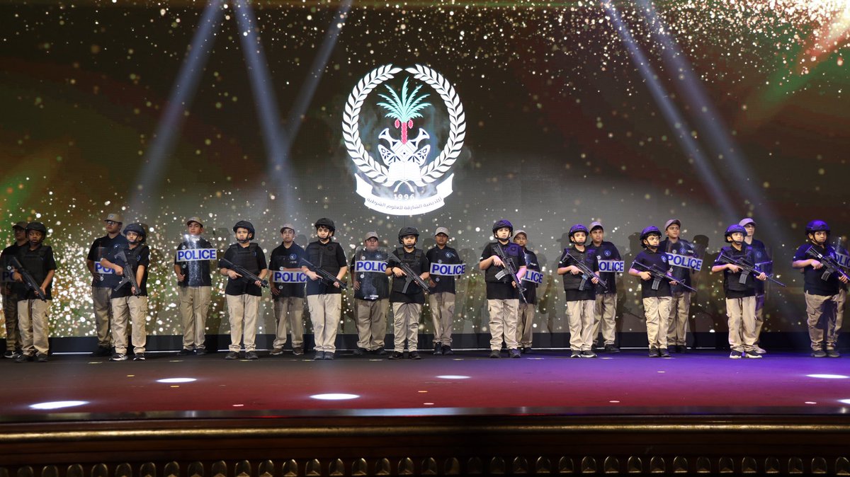 ShjPSA's tweet photo. تخريج منتسبي دورة أصدقاء الشرطة (39) وصديقات الشرطة (8) بالشارقة

https://t.co/HmT0Sta7GC https://t.co/dbnYiX5SFF