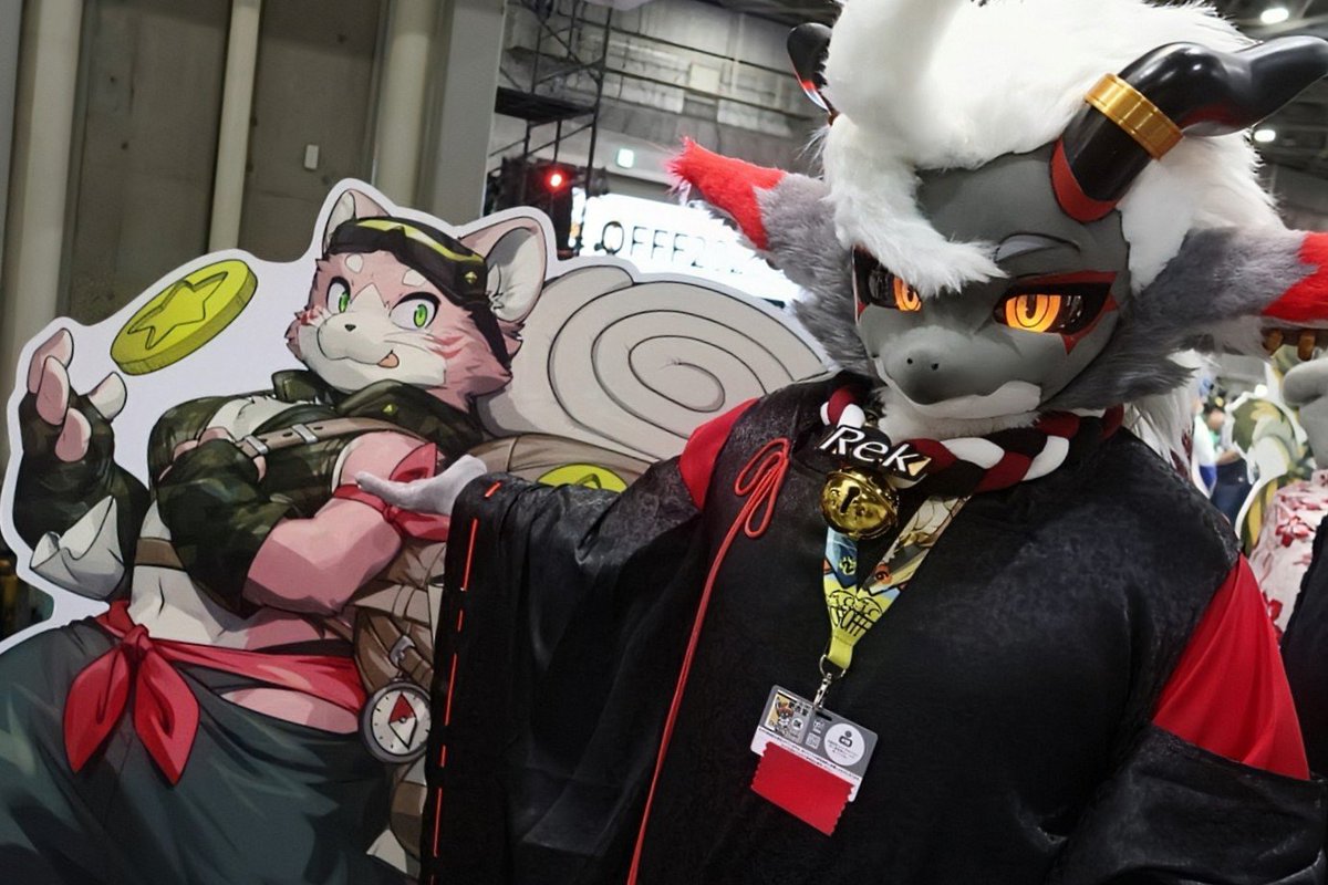 yusukemax1's tweet photo. @rek_fursuit 
#OFFF2026
레크 씨,또 봐서 반가웠어요.
빨간색 이랑 검은색 의상가 역시 정말 멋지고
 아름다웠어요.
많이 사진 찍어주셔서 감사했어요🙏 https://t.co/77YtTRM5lN