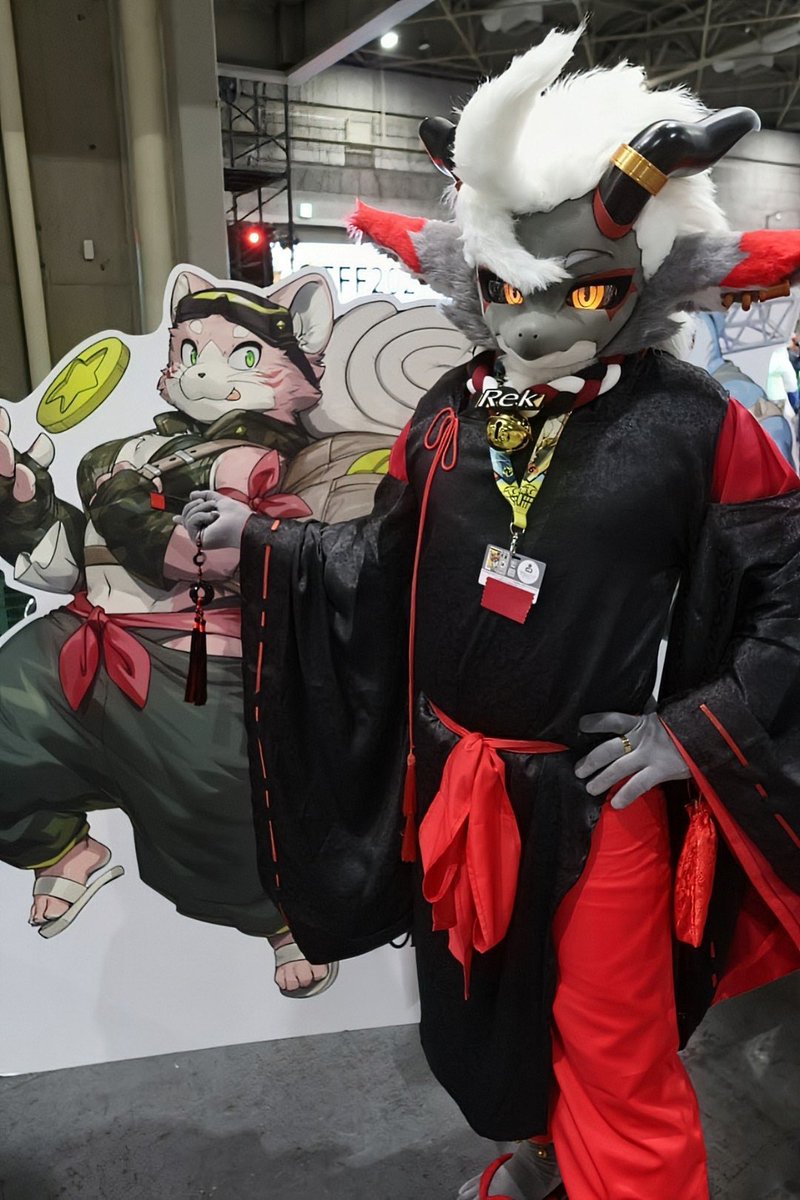 yusukemax1's tweet photo. @rek_fursuit 
#OFFF2026
레크 씨,또 봐서 반가웠어요.
빨간색 이랑 검은색 의상가 역시 정말 멋지고
 아름다웠어요.
많이 사진 찍어주셔서 감사했어요🙏 https://t.co/77YtTRM5lN