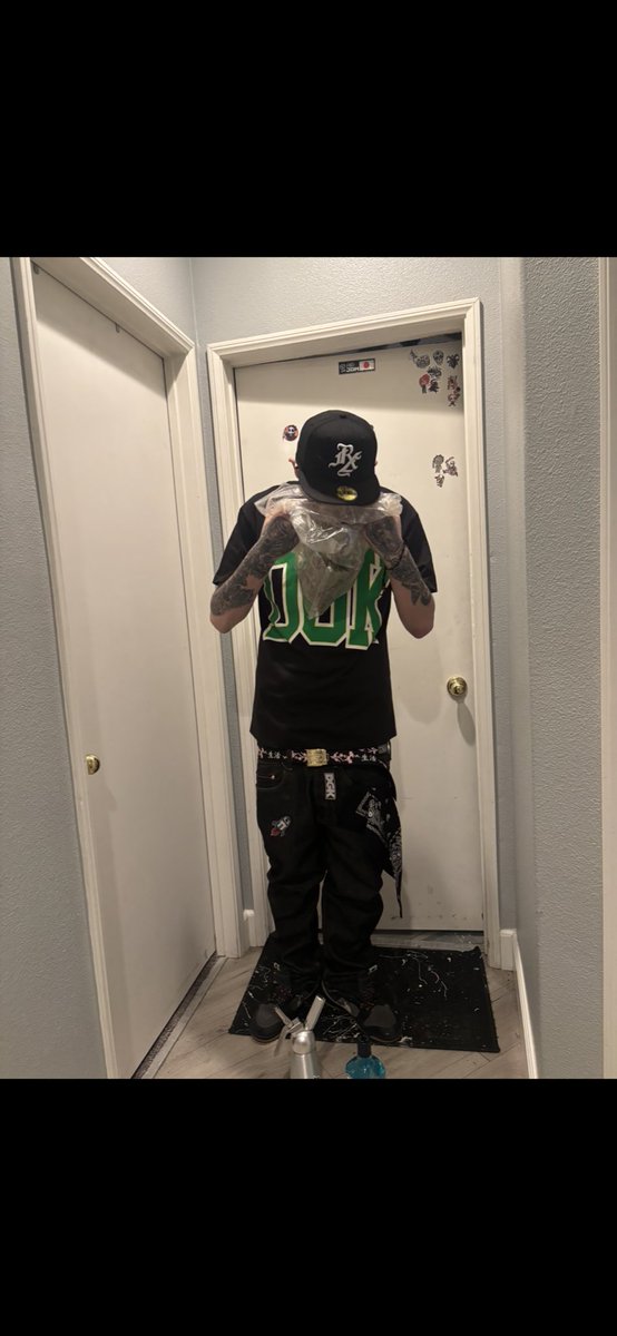 scarecrow187ss's tweet photo. 10 pounds of kush 
Bongs blunt bars brew cocaine hash  hoes drugs smoking  pounds of kush 
Bongs blunt bars brew cocaine hash kash hoes drugs smoking out the QP purple molly script xanax shrooms and da purple drank counting money on way too another play https://t.co/IRZrKEx1we