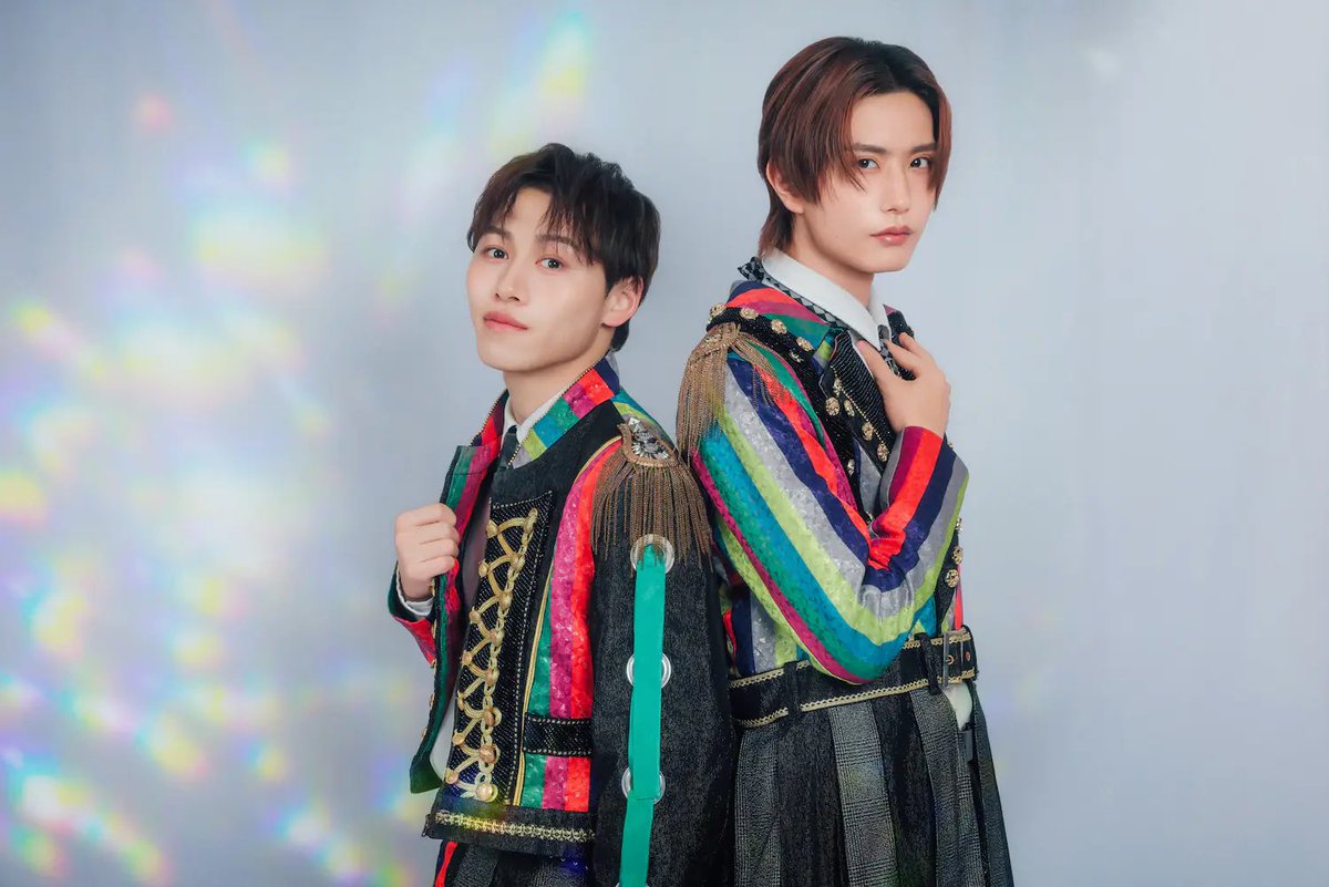 realsoundjp's tweet photo. ＼対談：スパフル×世が世なら!!!×SHY／

📸撮り下ろし写真はこちら（全13枚）
https://t.co/YdahgkRjTN

✍️特集「つばさ男子プロダクション」
https://t.co/sERl4ByknK https://t.co/LFJnR5bqF7