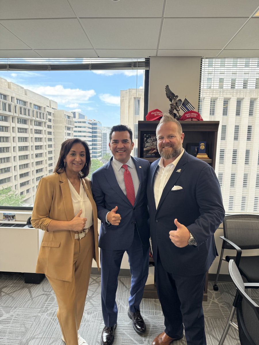 ImFiredUp2's tweet photo. Thank you to Victor Avila Deputy Director to the Presidents office of Drug Enforcement for having us come by for a chat. 

🫡🇺🇸🇺🇸🇺🇸 https://t.co/6w9JIr44YE