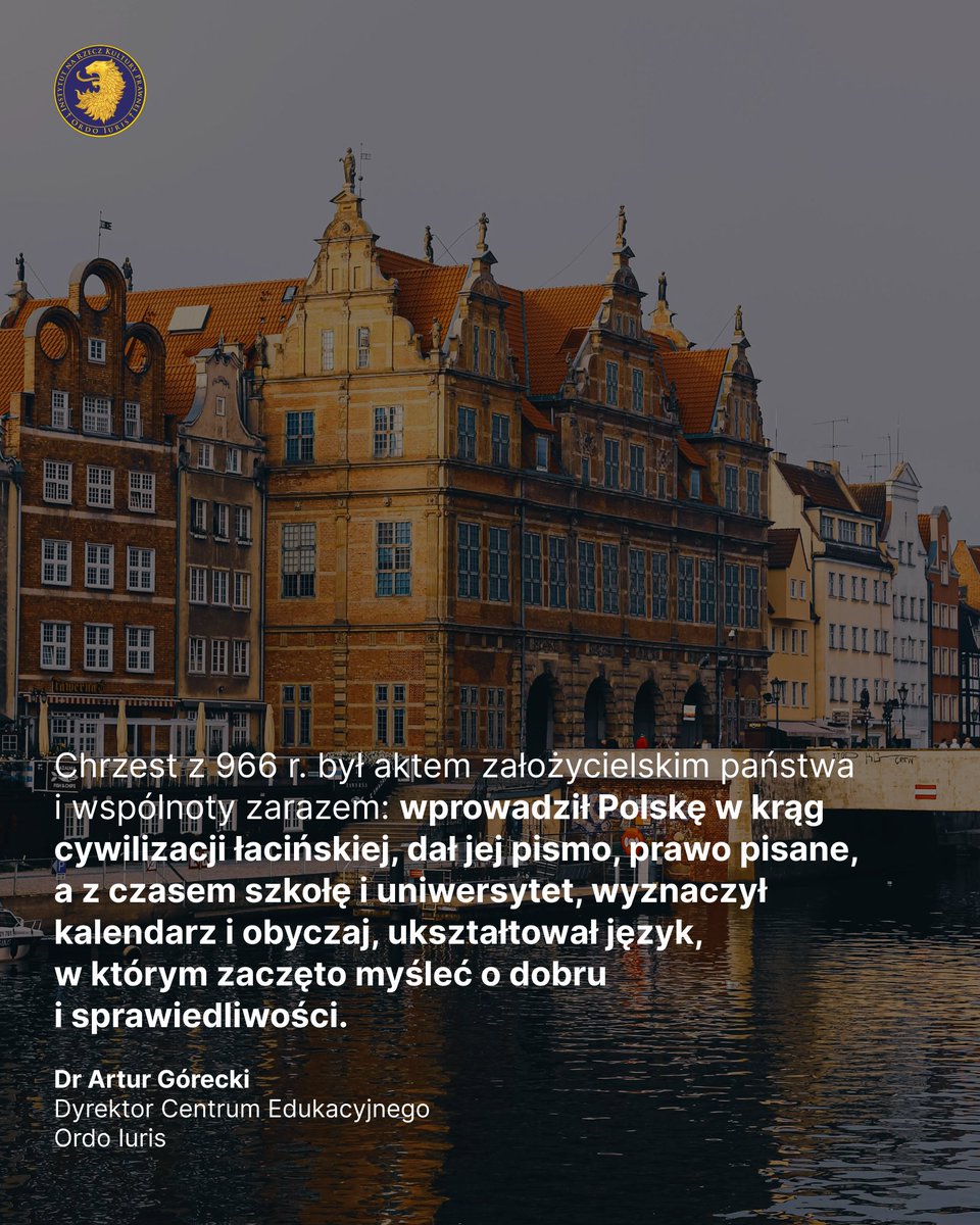 OrdoIuris's tweet photo. Rok 966. Jedna decyzja, która stworzyła Polskę. 🇵🇱

„Chrzest z 966 r. był aktem założycielskim państwa i wspólnoty zarazem: wprowadził Polskę w krąg cywilizacji łacińskiej, dał jej pismo, prawo pisane, a z czasem szkołę i uniwersytet, wyznaczył kalendarz i obyczaj, ukształtował język, w którym zaczęto myśleć o dobru i sprawiedliwości" – przypomina dr Artur Górecki, dyrektor Centrum Edukacyjnego Ordo Iuris.

Dlaczego to ważne dziś? Bo Sejm pracuje nad ustawą o wychowaniu patriotycznym, która – jak wynika z analizy Ordo Iuris – buduje hierarchię wewnątrz narodowego dziedzictwa, zamiast przekazywać je w całości. Patriotyzm bez korzeni to konstrukcja bez fundamentu.

⚖️ Pełna analiza projektu: https://t.co/qCOvKrCjrN