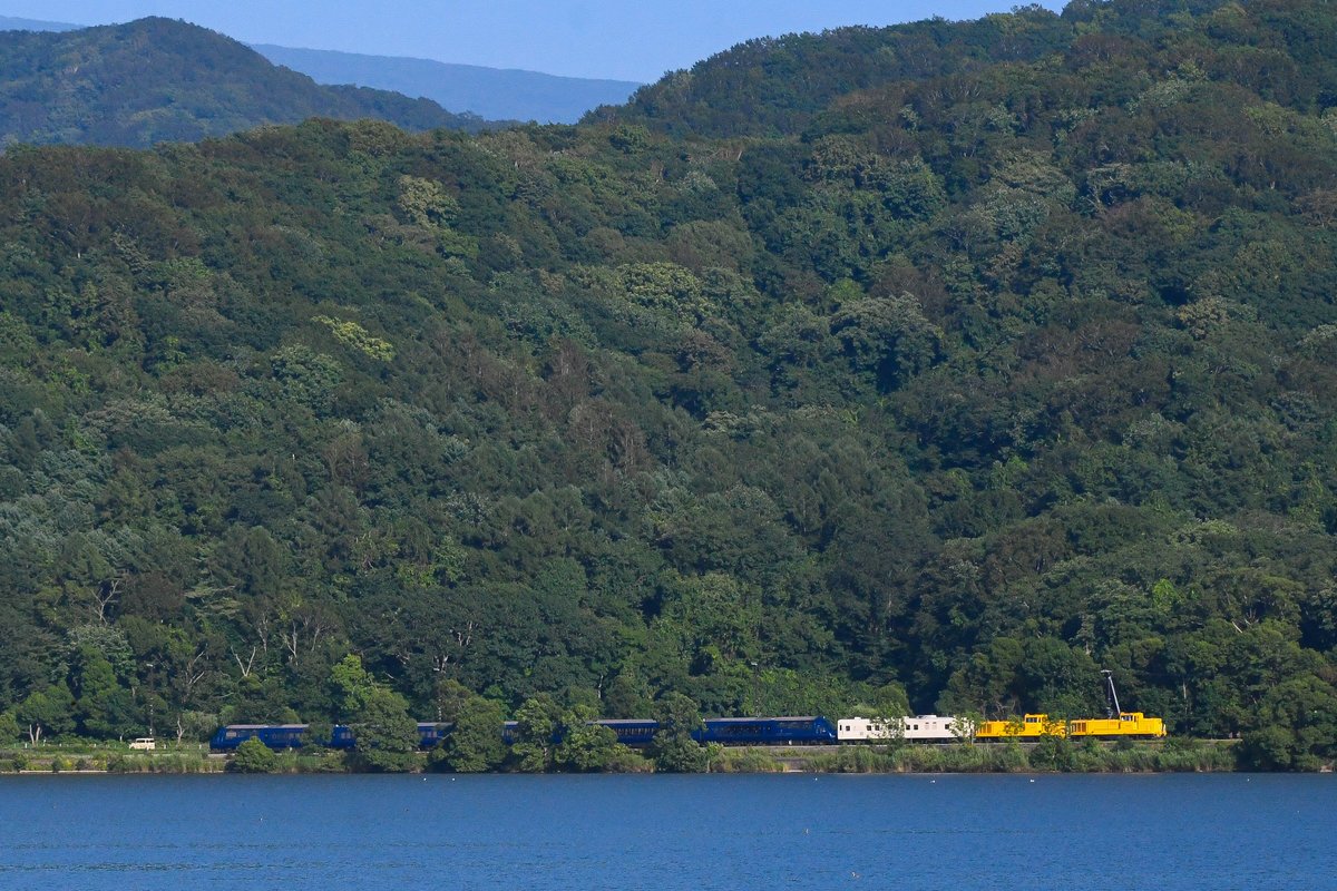 Perden373's tweet photo. THE ROYAL EXPRESS HOKKAIDO CRUISE
海道・道南の旅
北海道の魅力を味わい尽くす特別なひととき
ロイヤルエクスプレスラストイヤーにして初の函館行きの設定
函館本線らしく噴火湾沿いと大沼国定公園小沼の2ヶ所で記録🌊🌳 https://t.co/WYlqBmcD0U