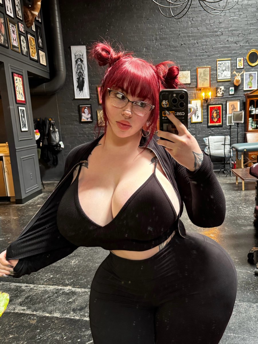 Ghouliette666's tweet photo. Wanna rip it off? 👀 https://t.co/rWsOQ1oGXm