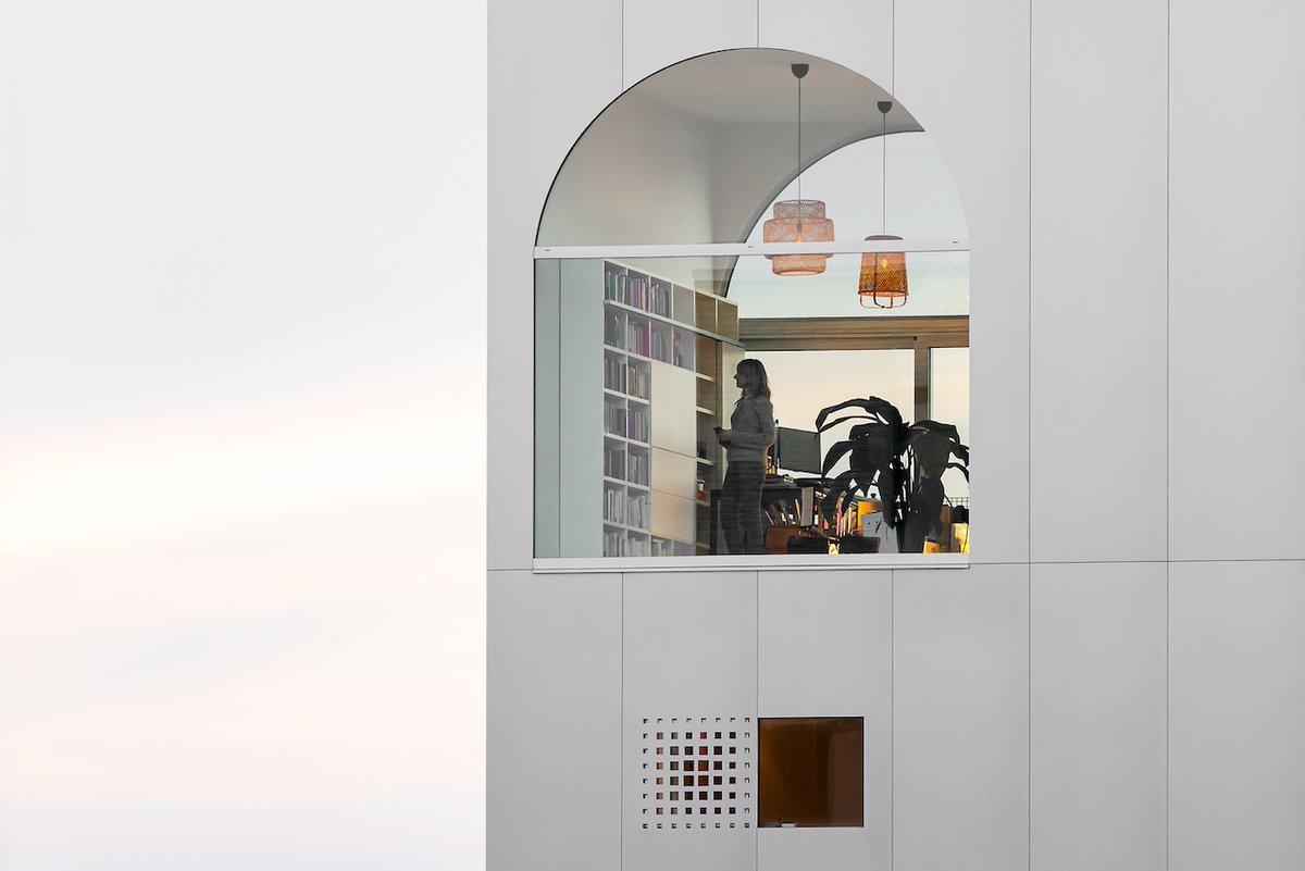 Architizer's tweet photo. #ProjectOfTheDay: Light House by Studioninedots
Playfully stacked volumes replace the traditional floor plan, creating a home shaped by movement, connection and changing perspectives.
📍Amsterdam, Netherlands
Details: https://t.co/MtOpVjxEId https://t.co/srYYybON90