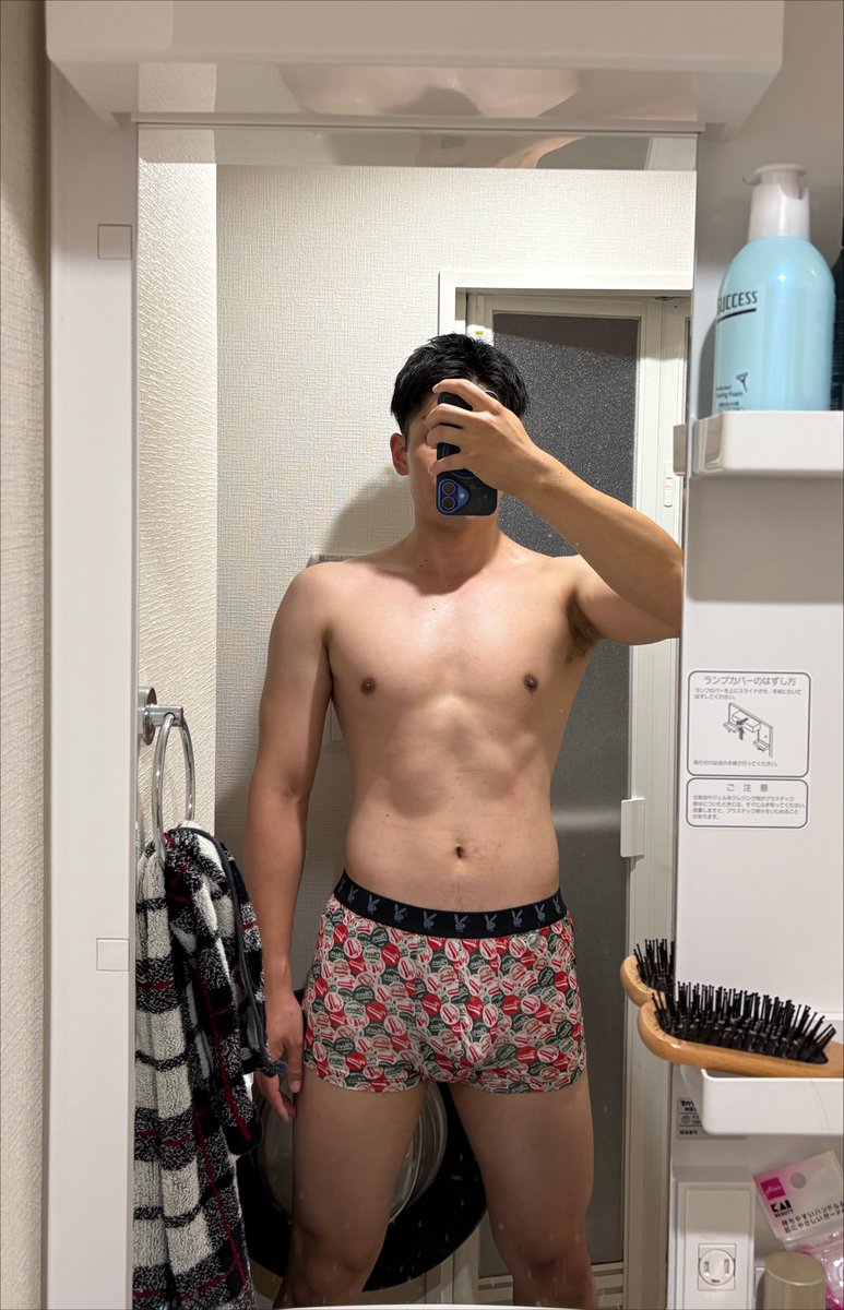 muscleueda's tweet photo. 8/6(木)
昨日は腹筋ラストだったからか腹の具合が全然違う。今日はほっそり。
#筋トレ https://t.co/THI8TxcOA6