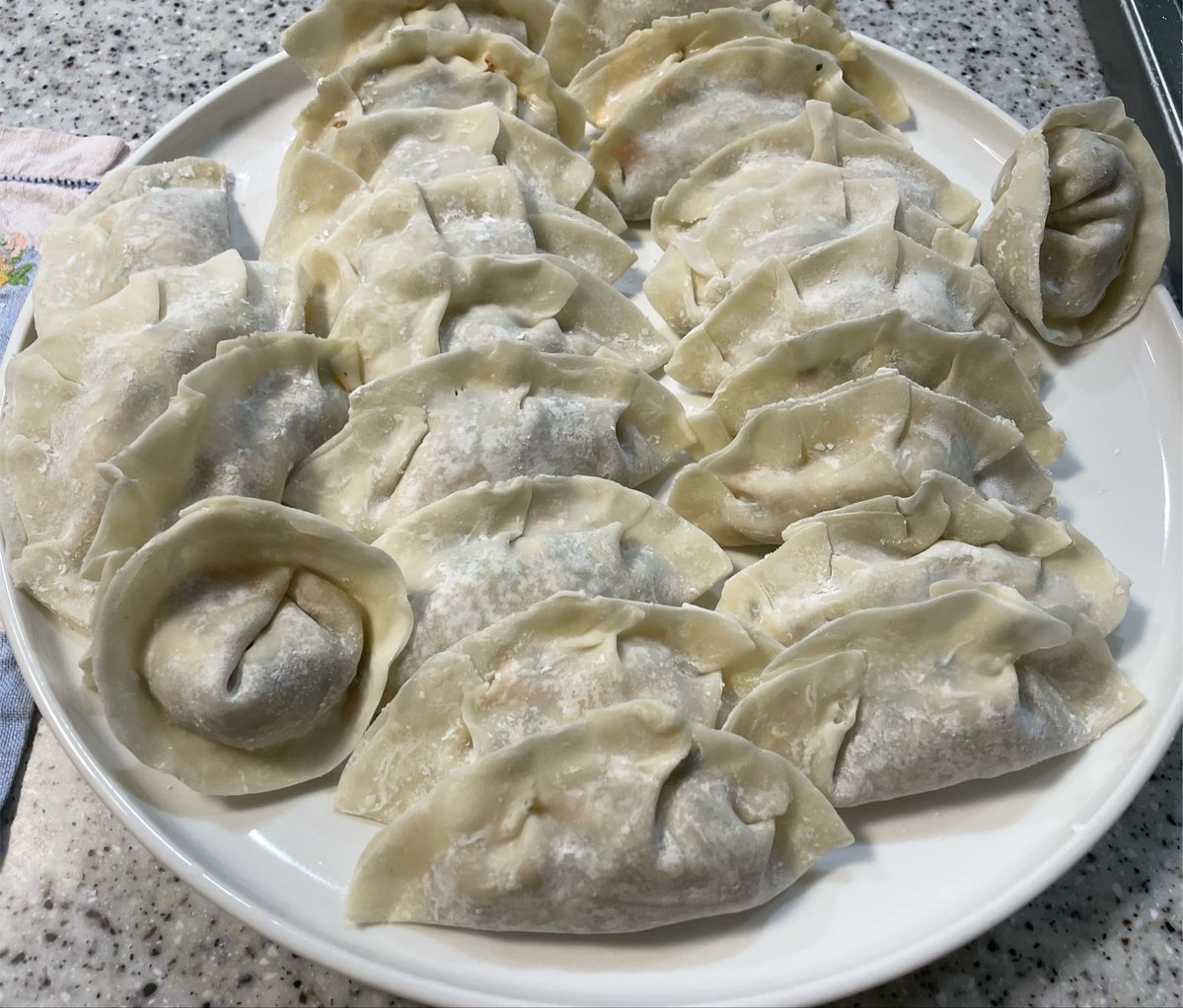 daethecalm's tweet photo. spent today sharing thoughts in Dev Korea discord while working on my product case studies.

not just to show my work, but to explain how I think, make decisions and handle trade-offs.

also made kimchi and pork mandu hehe. https://t.co/ea34k6kRxy