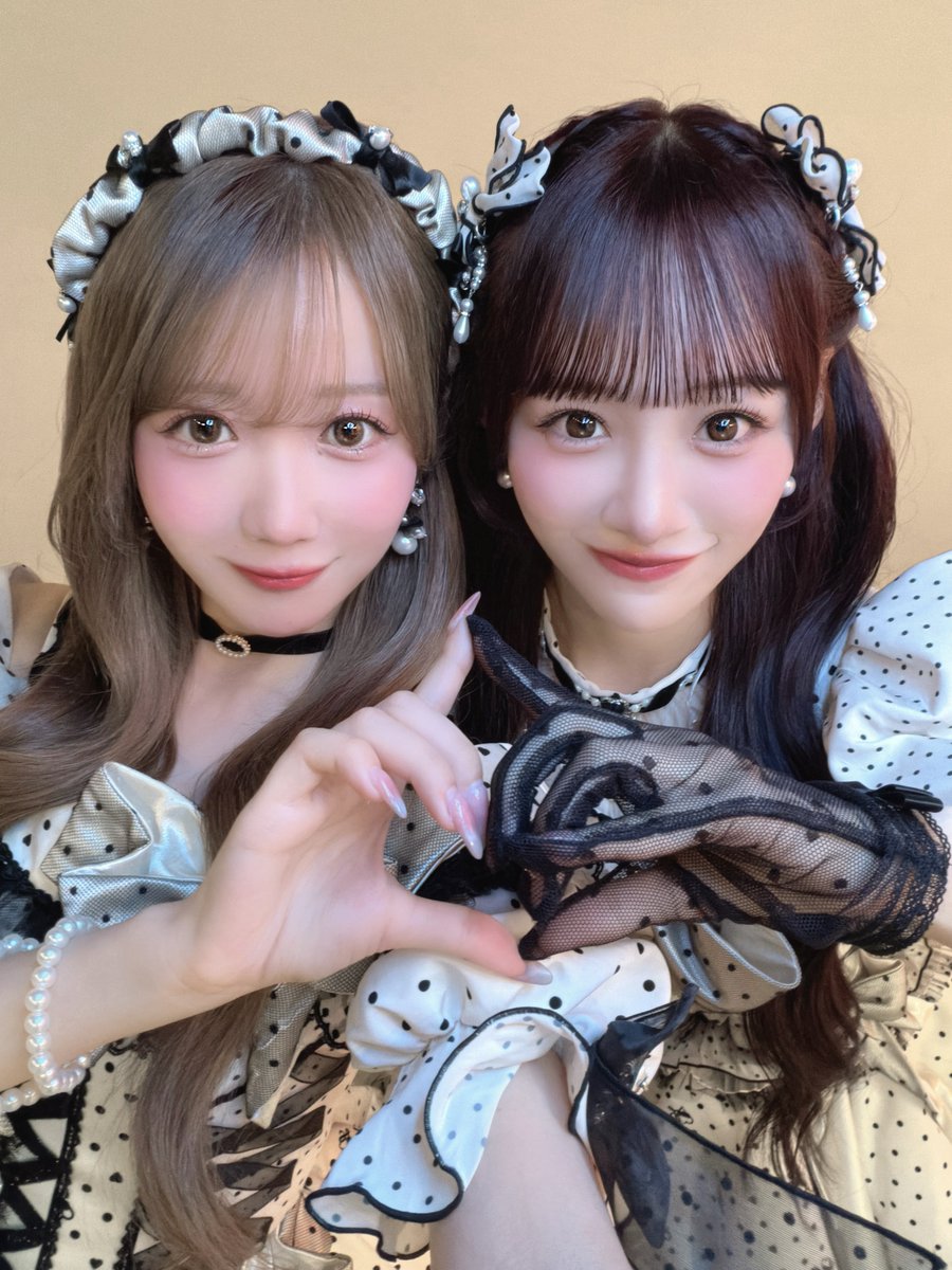 otani_emiri's tweet photo. #STARスター •*¨*•.¸¸☆
生放送ありがとうございました⭐️

今日の「恋、はじめました。」は
いかがでしたか？💓💘

テンション上がって
2回ウインクしちゃったよーー😉
舞香と莉沙と撮ったよ📸♡ https://t.co/0Slc535sch