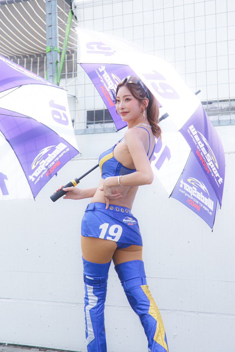 yamakiyo816's tweet photo. すごい人混みの中
目線いっぱいありがとうございました！
鈴鹿も人混み覚悟して撮りに行かなければ。

#南真琴 さん
#SUPERGT https://t.co/JnKFsUb4Vf