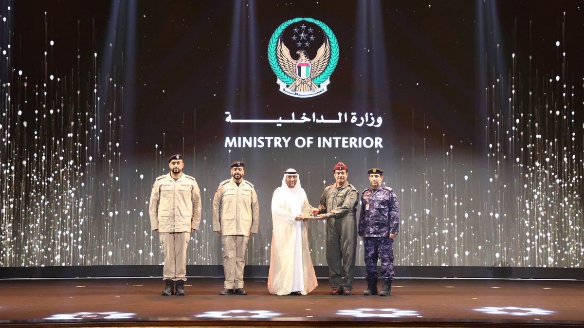 ShjPSA's tweet photo. تخريج منتسبي دورة أصدقاء الشرطة (39) وصديقات الشرطة (8) بالشارقة

https://t.co/9Ydj3kzIXR https://t.co/cgrInsxvRa