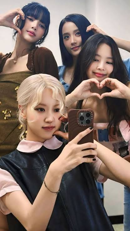 pannchoa's tweet photo. BlackPink in hotter waters after announcing a rushed Meet &amp; Greet welcoming only 40 fans, where only "select members" will appear due to schedule conflicts
https://t.co/8uMPF9ZO1g https://t.co/Jq6aKnbQPa