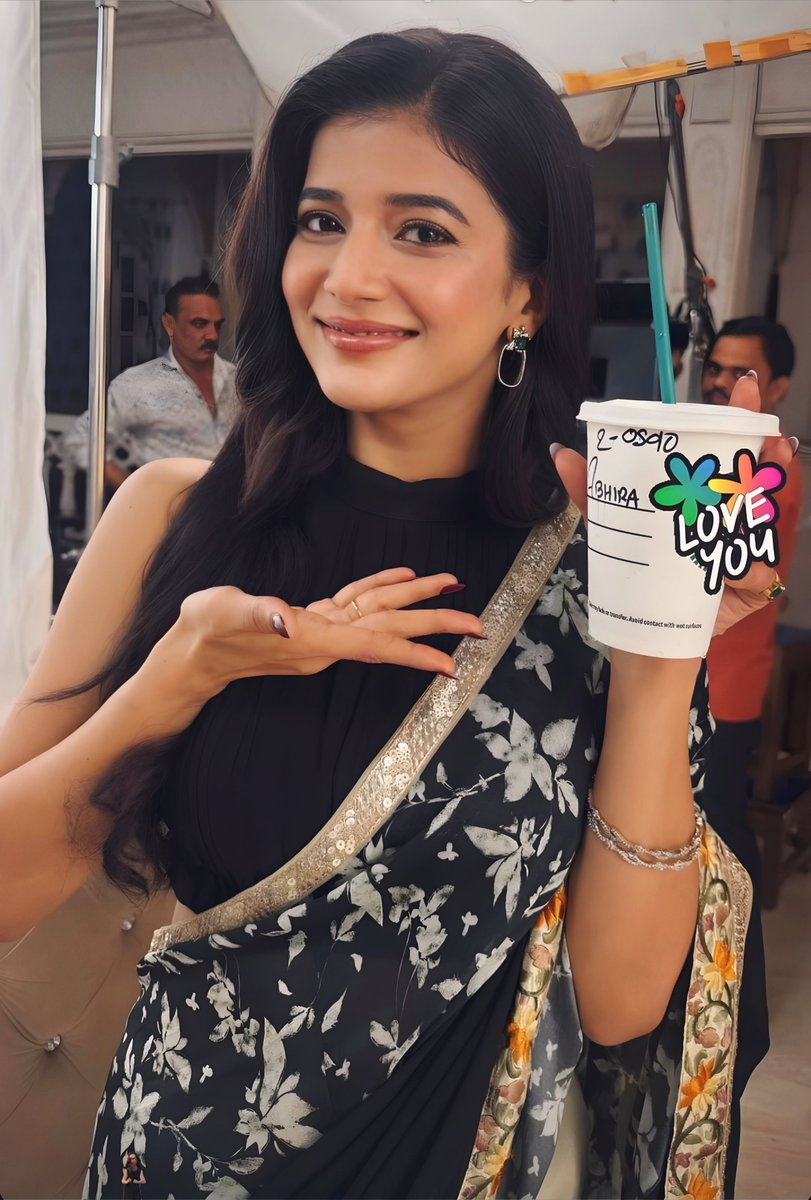 ParmarBhoo13475's tweet photo. Hottyyyyy. 🖤❤️‍🔥
•#samridhiishukla •#abhirasharma •#yrkkh https://t.co/AnHAIn61Dr