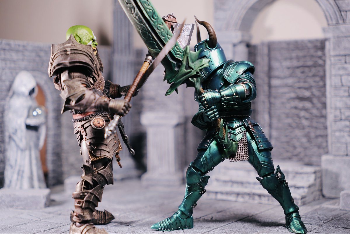 kochaselva's tweet photo. あまあしさんの武器その②

我が家のアーマリーナイト数少ない生き残りのジェード君にピッタリの色で一目惚れ。

写真では伝わり辛いのですが中心が濃く、刃先に向けて淡く鉄の色になっているのがお気に入りポイントです！

#ファンタジーフィギュアで遊ぼう https://t.co/KxxmIllOYq