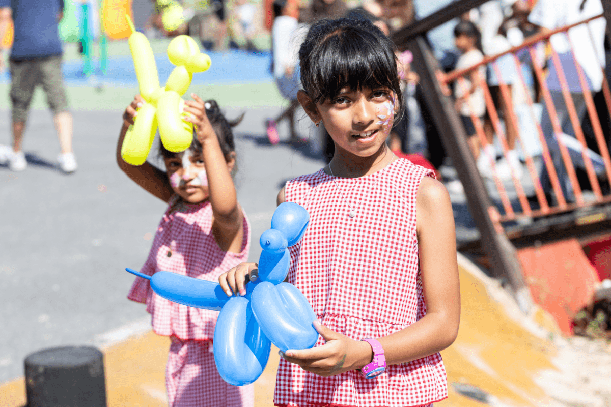 TowerHamletsNow's tweet photo. It was great to see everyone at our Family Fun Day at Mile End Children’s Park😎 
There are lots more FREE Summer of Fun events to enjoy, including:
🎉 A Family Fun Day at Whitehorse Open Space
🚣 Boating in Victoria Park
🍕 Pizza making &amp; more
What’s on👉🏼 https://t.co/NueSL7WeX9 https://t.co/Jd2FN0ZVZh