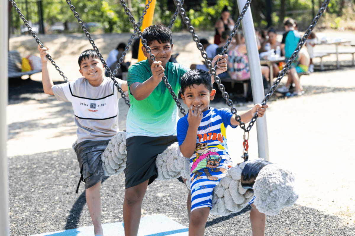 TowerHamletsNow's tweet photo. It was great to see everyone at our Family Fun Day at Mile End Children’s Park😎 
There are lots more FREE Summer of Fun events to enjoy, including:
🎉 A Family Fun Day at Whitehorse Open Space
🚣 Boating in Victoria Park
🍕 Pizza making &amp; more
What’s on👉🏼 https://t.co/NueSL7WeX9 https://t.co/Jd2FN0ZVZh