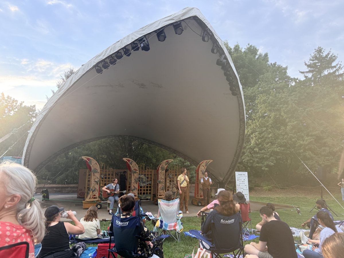 CandiceSpencer's tweet photo. More @STLShakesFest !?! Yes, please! Great rendition of Two Gentlemen of Verona at @MoBotGarden #ShakespeareInThePark https://t.co/iYVx9F3jYu