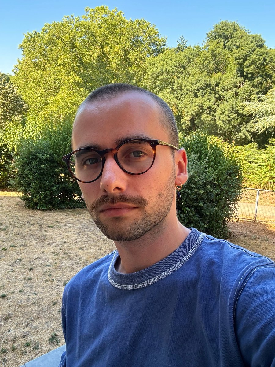 Baelegante's tweet photo. Cheveux coupés ft l’herbe cramée ✨ https://t.co/9pJgJj3eT1
