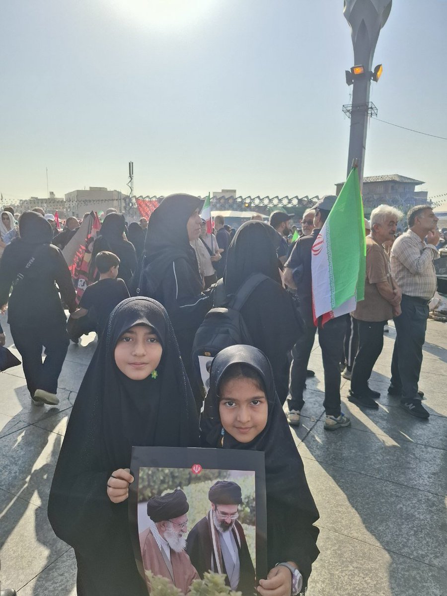 asma__aftab's tweet photo. هر قدمی که برنداشتم، آهی شد به سمت کربلا.
#جاماندگان_اربعین https://t.co/ppQhsU8pOu