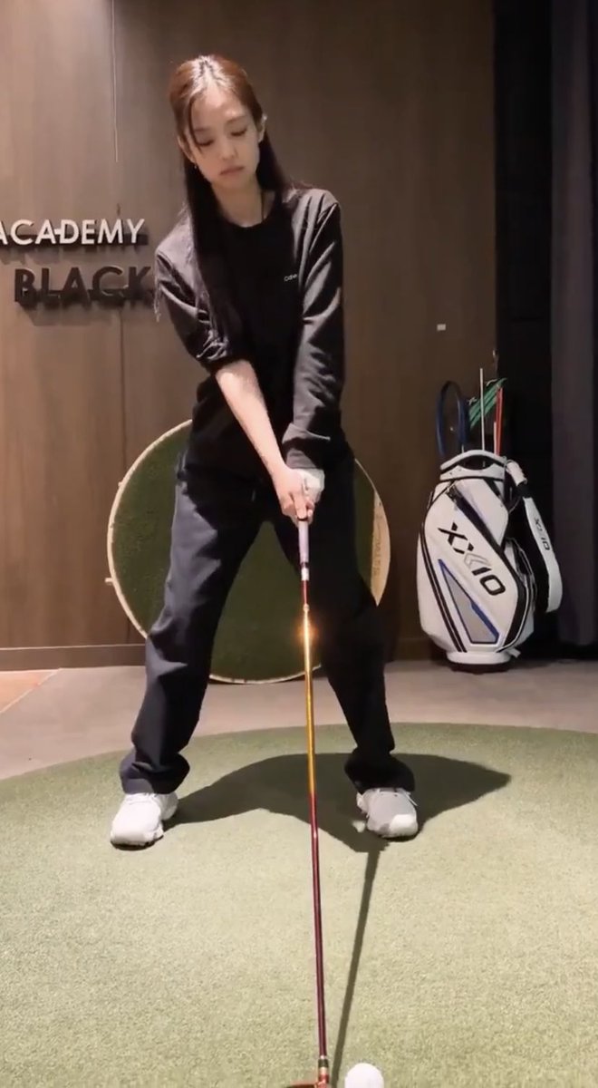 mandaIorr's tweet photo. so this was what jennie was practicing for https://t.co/YieKnhDM54