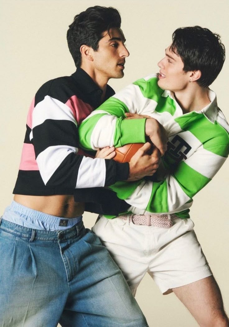 TaylorGalitzine's tweet photo. Why Taylor looks like he’s gonna throw himself on Nick at any moment &amp; Nick looks like he knows it 🫤 #TayNickisreal #Trustme 🙂‍↕️ https://t.co/5bUy3RIJA2