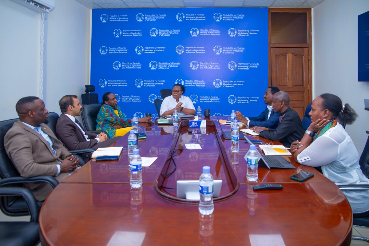 RwandaAgri's tweet photo. Today, Hon Minister of State @solangeuwituze   met Mr. Samir Ibrahim CEO & Co-Founder of SunCulture and Dr. Agnes Kalibata, Founder & Chair of the C4Impact Advisory Group. Their discussions focused on collaborating to harness solar power technology to advance hillside irrigation for agricultural transformation
#AgriUpdatesRw
