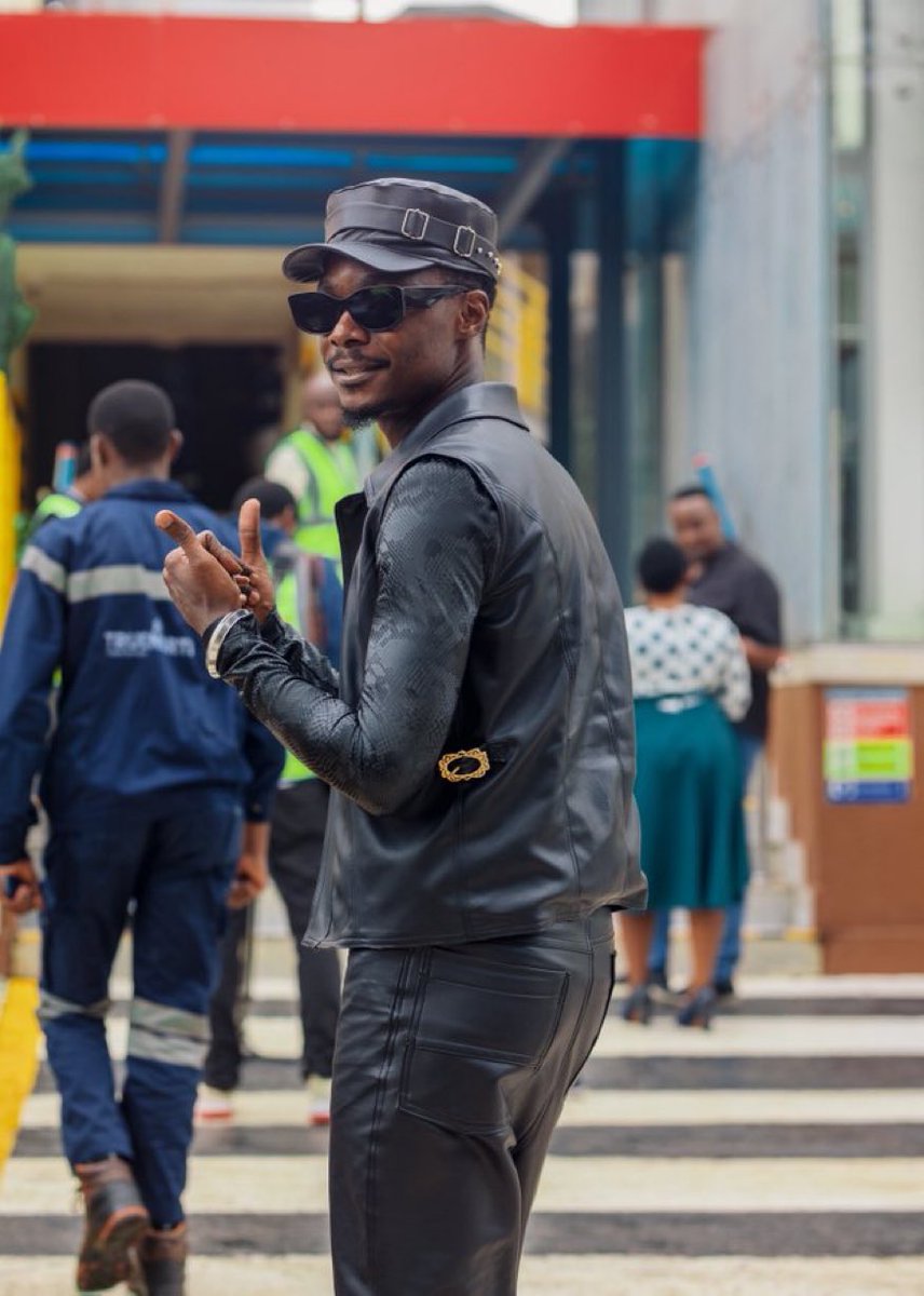 bamwinejnr's tweet photo. The GOAT is owning Kololo tomorrow https://t.co/qy0CfeYblf