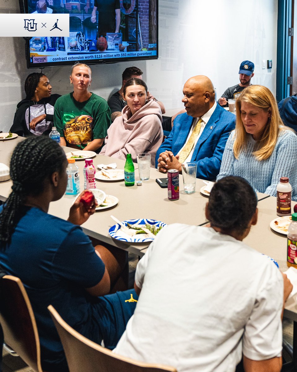 MarquetteWBB's tweet photo. 𝙿𝚁𝙴𝚂𝙸𝙳𝙴𝙽𝚃𝙸𝙰𝙻 𝙰𝙿𝙿𝙴𝙰𝚁𝙰𝙽𝙲𝙴
Thanks for stopping by and spending some time with us yesterday, @MarquetteUPres 💙
#WeAreMarquette | #playwithHEART https://t.co/S2I0HxABZz
